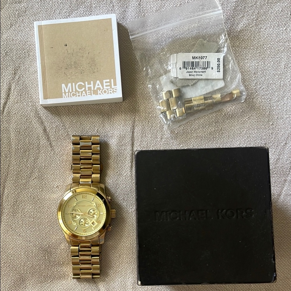 Michael Kors Gold Women's Watch - Picture 5 of 6